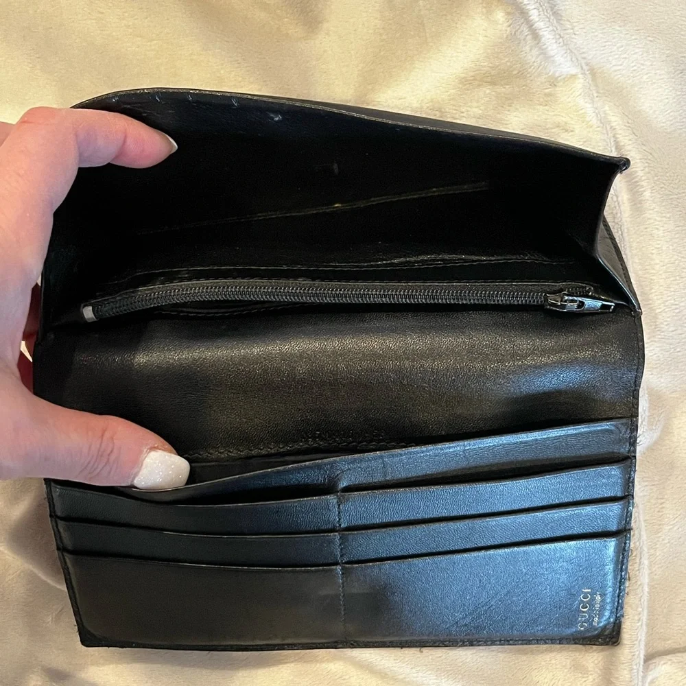 AUTHENTIC Gucci Vintage Black Leather Wallet with Gold Hardware - Picture 7 of 12